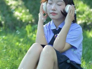 夏天女生校服太薄能看到馒头【夏天女生校服太薄，能看到馒头，这样真的好吗？】